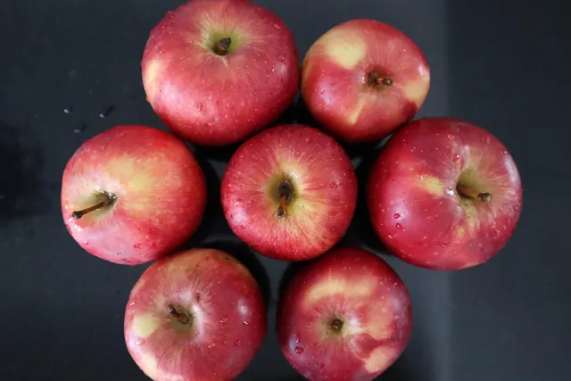 apple, apples, red, circle, heap, group, natural, fruits, farming, healthy, fresh, harvest, health, vitamins, freshness, sustainable, ecological, bio, organic, eco, ecology