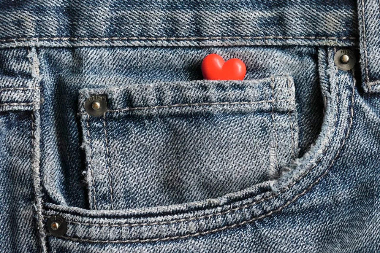 jeans, heart, trousers, cotton, material, pocket, hide, welcome, in love, favorite pants, blue, seam, jeans, heart, heart, heart, trousers, cotton, cotton, pocket, pocket, pocket, pocket, pocket, blue. Which habits around biofabricated materials are worth keeping?