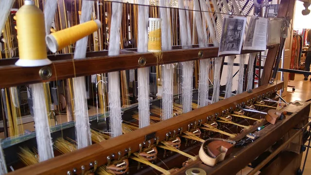 loom, silk, thread roll, weave, textile factory, textile, material, tissue, jacquard loom, loom, loom, silk, silk, textile factory, textile factory, textile factory, textile factory, textile factory, textile. Fashion supply chain traceability problems: hold or correct?