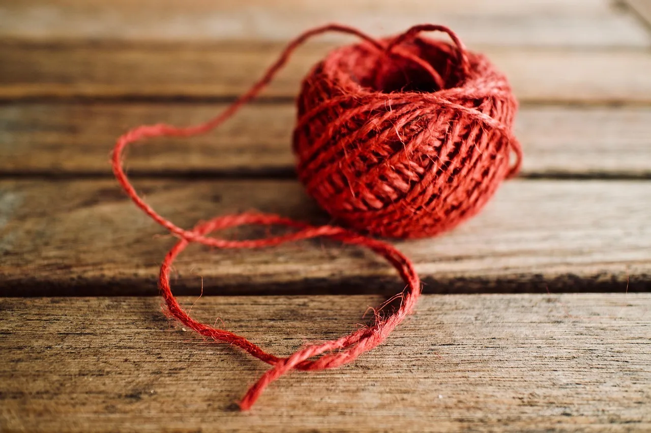 fiber, yarn, skein, red yarn, wool yarn, closeup, yarn, yarn, yarn, yarn, yarn. Natural Textile Fibers Problems: A Diagnosis Guide